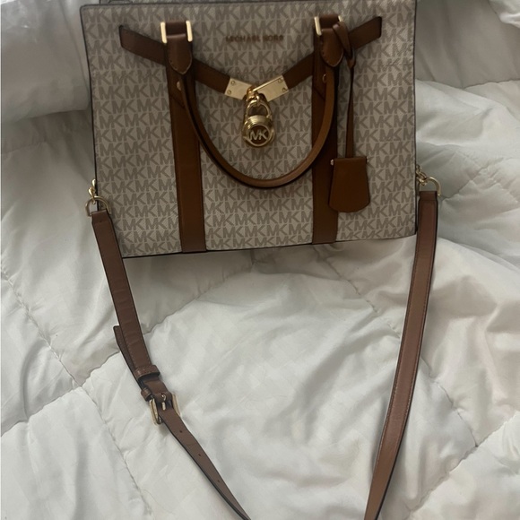 Like new Medium Michael kors bag - Picture 3 of 3